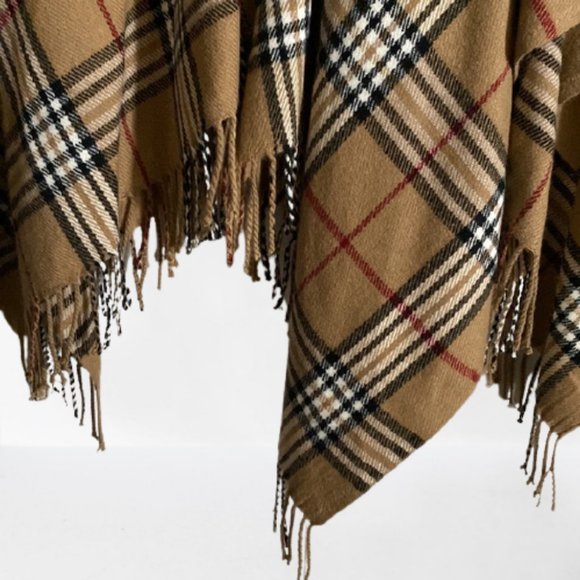 NWOT plaid shawl with fringe - Picture 4 of 4